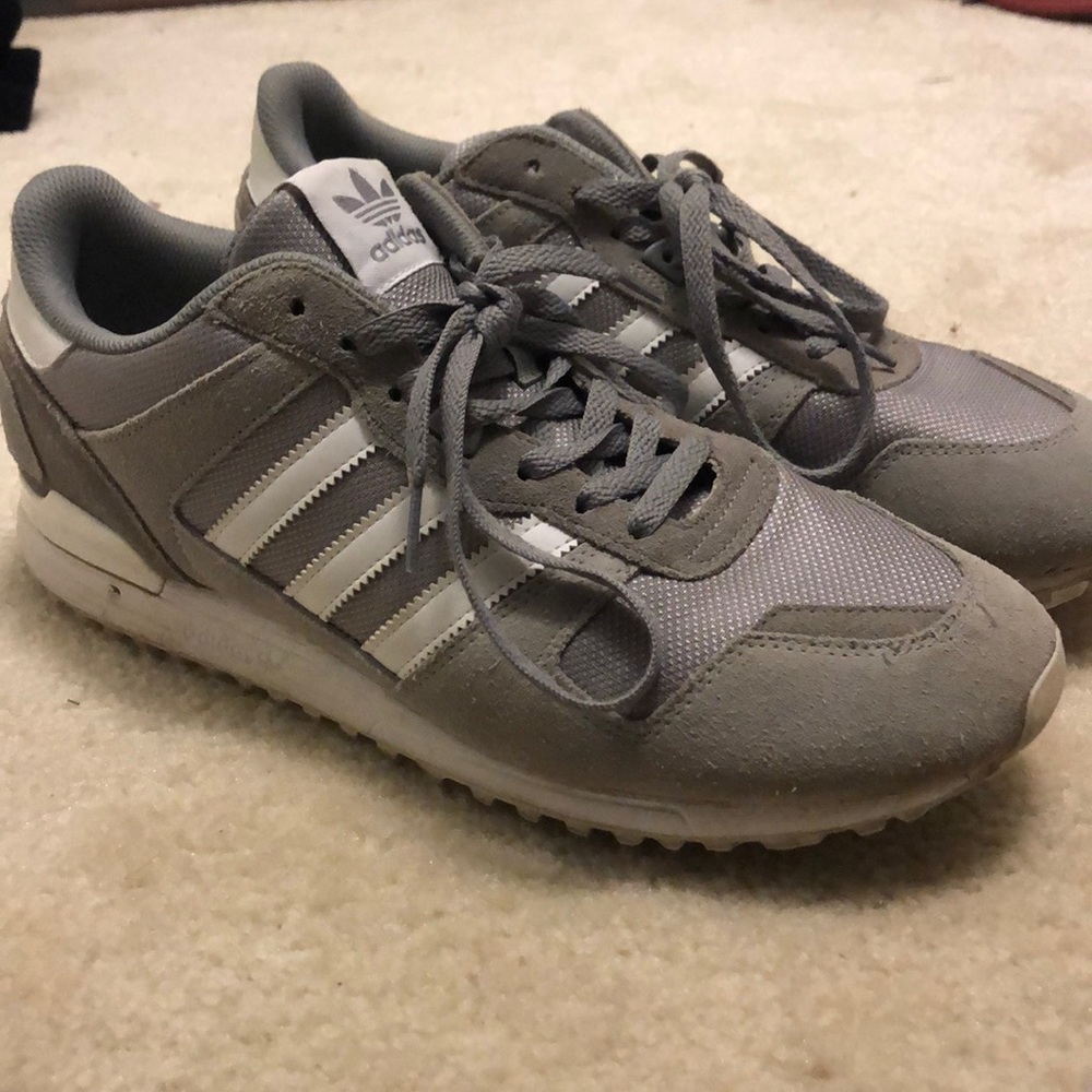 Adidas old school style sneaker
